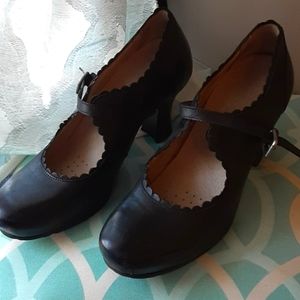 Mary Jane Miz Mooz heels
